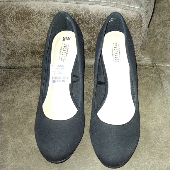 Seychelles 2.5" black wedges - Picture 2 of 7
